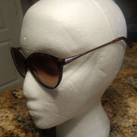 The Limited Hand Polished Modern Cat Eye Tortoise Full Rim Women's Sunglasses - Picture 1 of 13